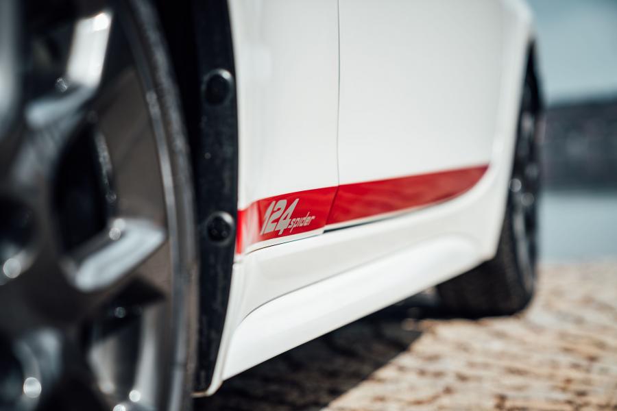 Детали экстерьера Fiat 124 Spider S-Design (348) 2018 года  (фото 13 из 33)